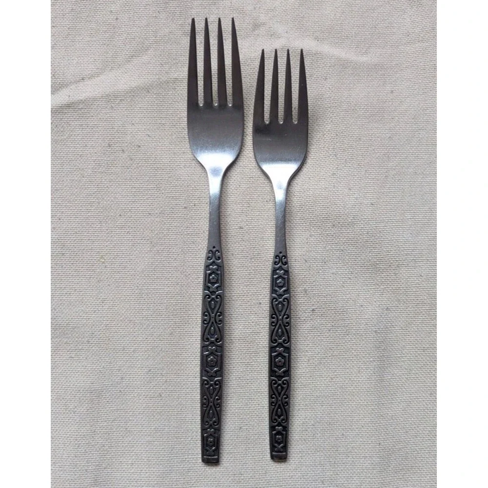 Oneida Deluxe SPANISH MOOD Stainless Flatware Dinner and Salad Fork